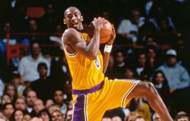 Áo đấu của Kobe Bryant được đấu giá lên tới hàng triệu đô la