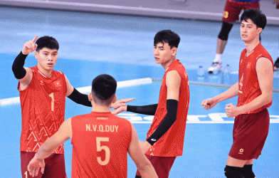 Cầu thủ bóng chuyền Việt Nam dính chấn thương vì... ăn mừng