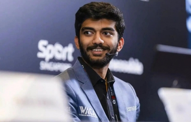 Vua cờ Gukesh bị loại sớm tại World Cup 2025