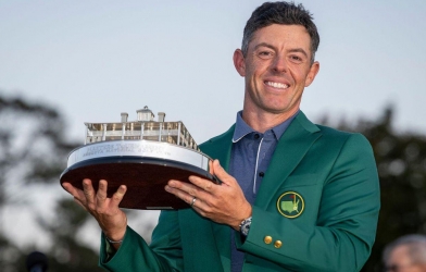 Rory McIlroy hoàn tất bộ sưu tập Grand Slam, Tiger Woods dành lời 'có cánh'