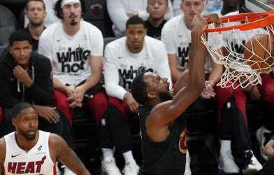 Nghiền nát Miami Heat ở vòng playoff, Cleveland Cavaliers đi vào lịch sử NBA