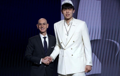 'Khổng lồ bóng rổ' Trung Quốc cao 2m18 gia nhập NBA, phá dớp kéo dài 18 năm