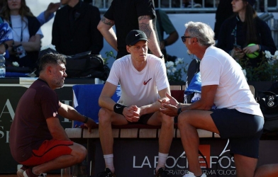 Sinner sa thải thầy cũ của Djokovic ngay trước thềm Wimbledon 2025