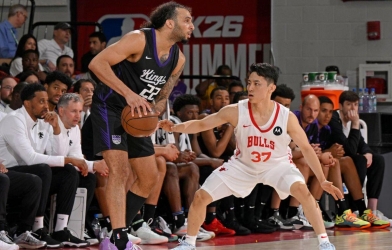 'Chàng lùn' Nhật Bản cao 1m72 được đội bóng NBA kí hợp đồng