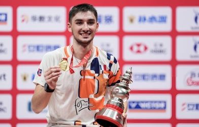Thắng đậm số 1 thế giới, sao trẻ châu Âu đăng quang BWF World Tour Finals 2025
