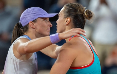 Swiatek 'var thẳng mặt' Sabalenka về 'Trận chiến giới tính'