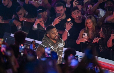 Anthony Joshua có động thái đầu tiên sau vụ TNGT khiến 2 cộng sự qua đời