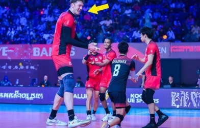 Khổng lồ bóng chuyền cao 2m18 nói lời giã từ với bóng chuyền chuyên nghiệp