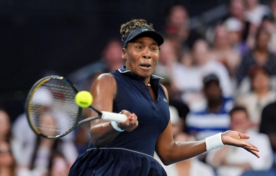 Venus Williams đi vào lịch sử Australian Open