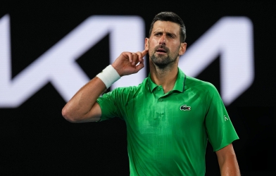 'Võ mồm' với trọng tài, Djokovic bị khán giả la ó