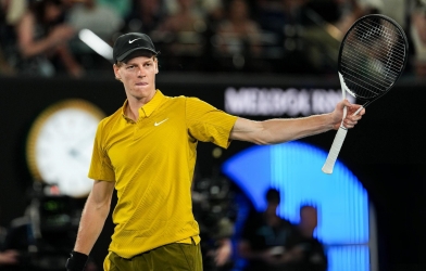 Sinner thoát hiểm ngoạn mục ở vòng 3 Australian Open 2026