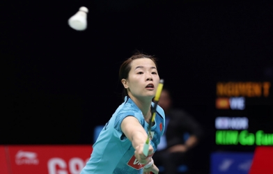 Nguyễn Thùy Linh hiên ngang hạ tay vợt số 1 thế giới, thăng hoa ở sân chơi danh giá