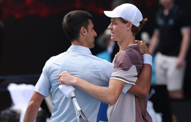 Trực tiếp tennis Jannik Sinner 2-2 Novak Djokovic: Diễn biến hấp dẫn