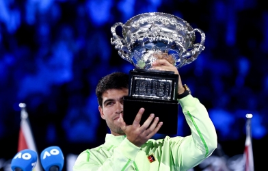 Khuất phục Djokovic, Alcaraz lần đầu đăng quang Australian Open