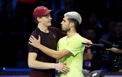 Alcaraz cho Sinner 'hít khói' sau chức vô địch Australian Open