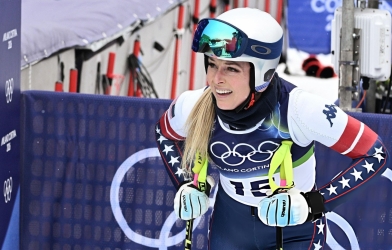 Huyền thoại trượt tuyết gãy chân ở Olympic mùa đông, phải chăm sóc đặc biệt