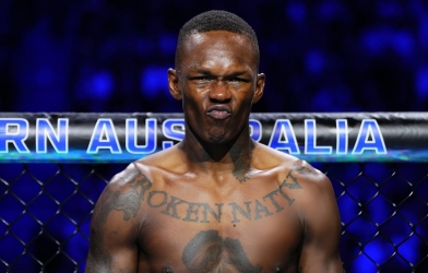 Israel Adesanya úp mở kế hoạch giải nghệ