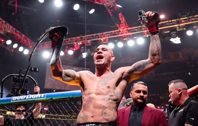 Alex Pereira lên hạng nặng, Jiri Prochazka và Carlos Ulberg tranh đai bỏ trống