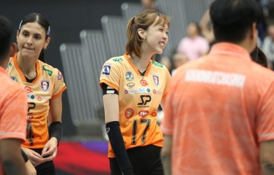 'Khổng lồ' bóng chuyền nữ Việt Nam hóa siêu chắn trong ngày ra mắt CLB Thái Lan