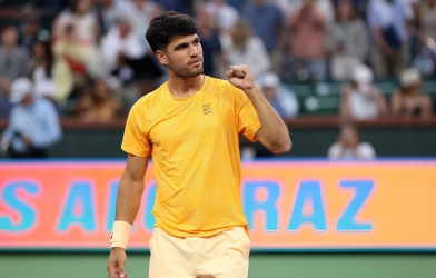 Trẹo mắt cá chân, Alcaraz vẫn tìm được đường vào vòng 4 Indian Wells