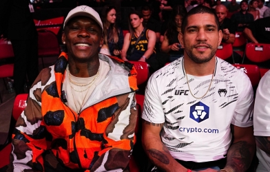 Israel Adesanya tái xuất, Alex Pereira có hàng động đáng chú ý