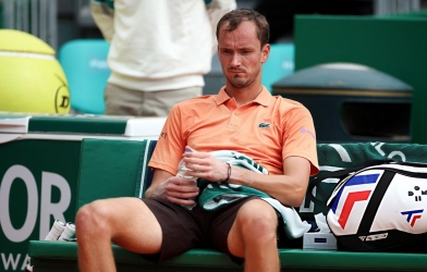Medvedev thua Berrettini 0-6, 0-6 ở Monte Carlo 2026