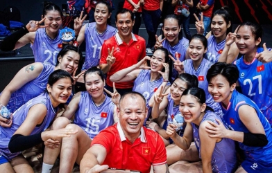 Bóng chuyền nữ Việt Nam đón chuyên gia nước ngoài