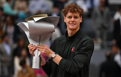 Vô địch Madrid Open, Sinner san bằng thành tích của Alcaraz