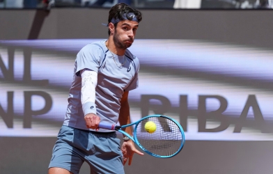 Sao trái một tay số 1 thế giới lỡ hẹn với Roland Garros 2026