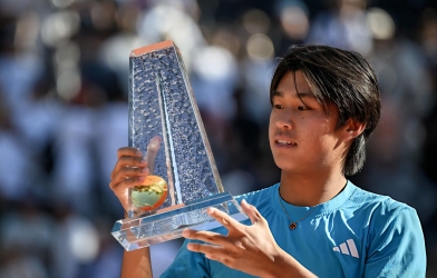 Learner Tien lần đầu vô địch đất nện, tạo lịch sử trước thềm Roland Garros