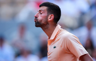 Djokovic thua sốc ở Roland Garros 2026, nói lời phũ về Sinner và Alcaraz