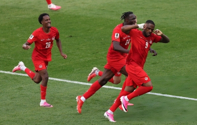 Hòa hú vía trận ra quân World Cup, CĐV Canada phản ứng mạnh mẽ