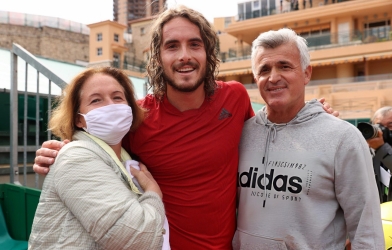 Stefanos Tsitsipas thêm một lần nữa sa thải cha ruột