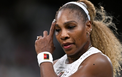 Serena Williams gây tranh cãi ngày trở lại quần vợt chuyên nghiệp