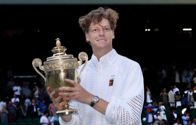 Bảo vệ ngôi vương Wimbledon, Sinner được ví là 'Djokovic mới'