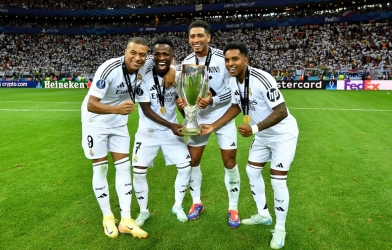 Mùa giải khép lại với ngôi sao Real Madrid, tương lai cũng mù mịt