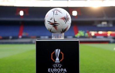 Các trận đấu tại Cúp C2 bất ngờ bị tạm hoãn vào phút chót