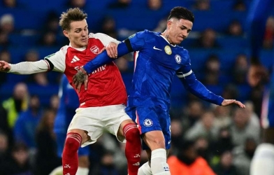 Thắng nghẹt thở Chelsea, Arsenal đặt 1 chân vào chung kết Cúp Liên đoàn