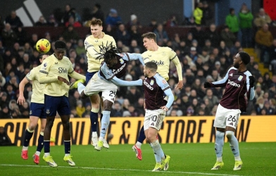 Thua đau Everton, Aston Villa lỡ cơ hội vượt Man City