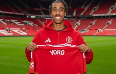 Bị hắt hủi, trung vệ thép của MU được CLB vĩ đại nhất săn đón