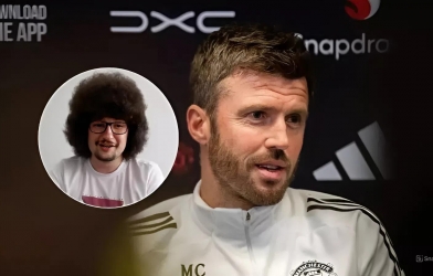 HLV Carrick nói lời thật lòng khi CĐV MU mãi không được cắt tóc