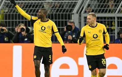 Dortmund chạm một tay vào tấm vé 16 đội Champions League