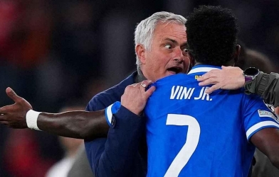 Jose Mourinho chỉ trích Vinicius: 'Sao không ăn mừng như Pele đi'