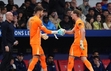 Thủ môn Tottenham 'muối mặt ' rời sân sau 15 phút vì bắt quá tệ