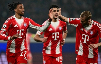 Bayern Munich chạm 1 tay vào tứ kết Champions League