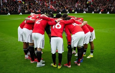 MU 'cà khịa' Chelsea cực gắt khi fan tinh ý phát hiện bình luận 5 từ