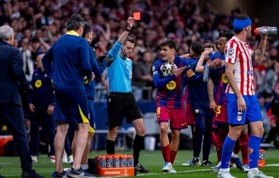 Tranh cãi dữ dội trong trận thua của Barca trước Atletico Madrid