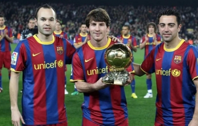 Tạm biệt Mascherano, Messi sắp có thầy mới là huyền thoại vĩ đại Barca