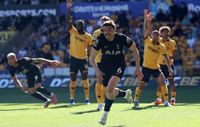 Thắng nghẹt thở, Tottenham vẫn không thoát nổi nhóm xuống hạng