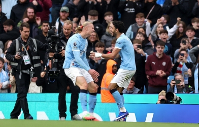 Man City gây áp lực lên Arsenal trong cuộc đua vô địch
